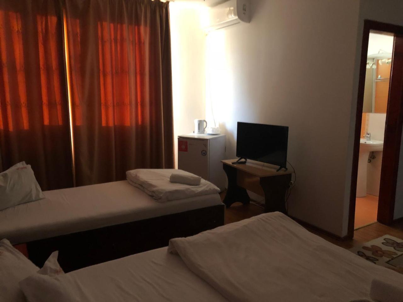 Pension Rozeclas Oradea Exterior foto
